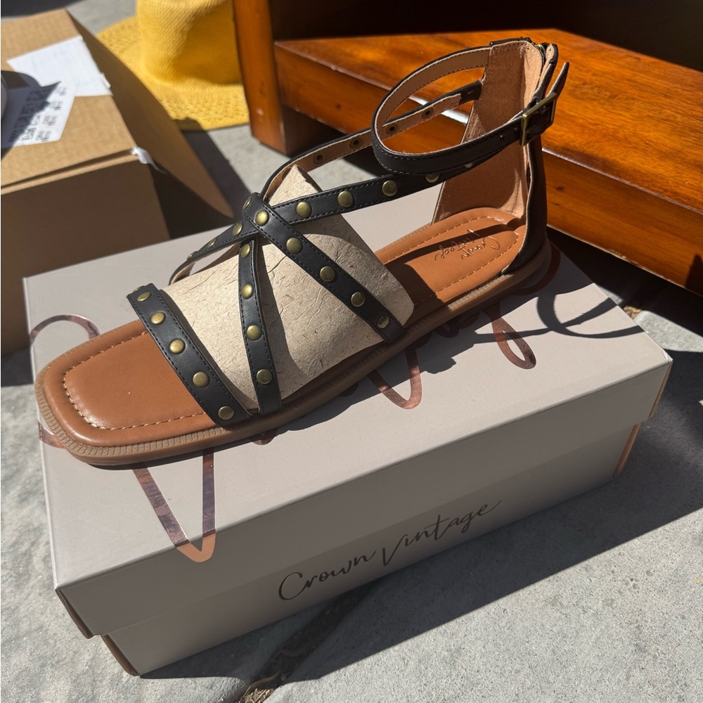 Crown Vintage Black and Tan Minimalist Sandals
